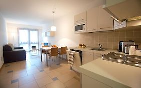 Lacroma Aparthotel